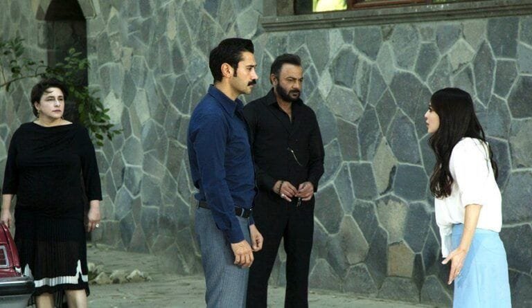 Avance ‘Tierra Amarga’: Müjgan y Behice lo pierden todo y las expulsan del rancho