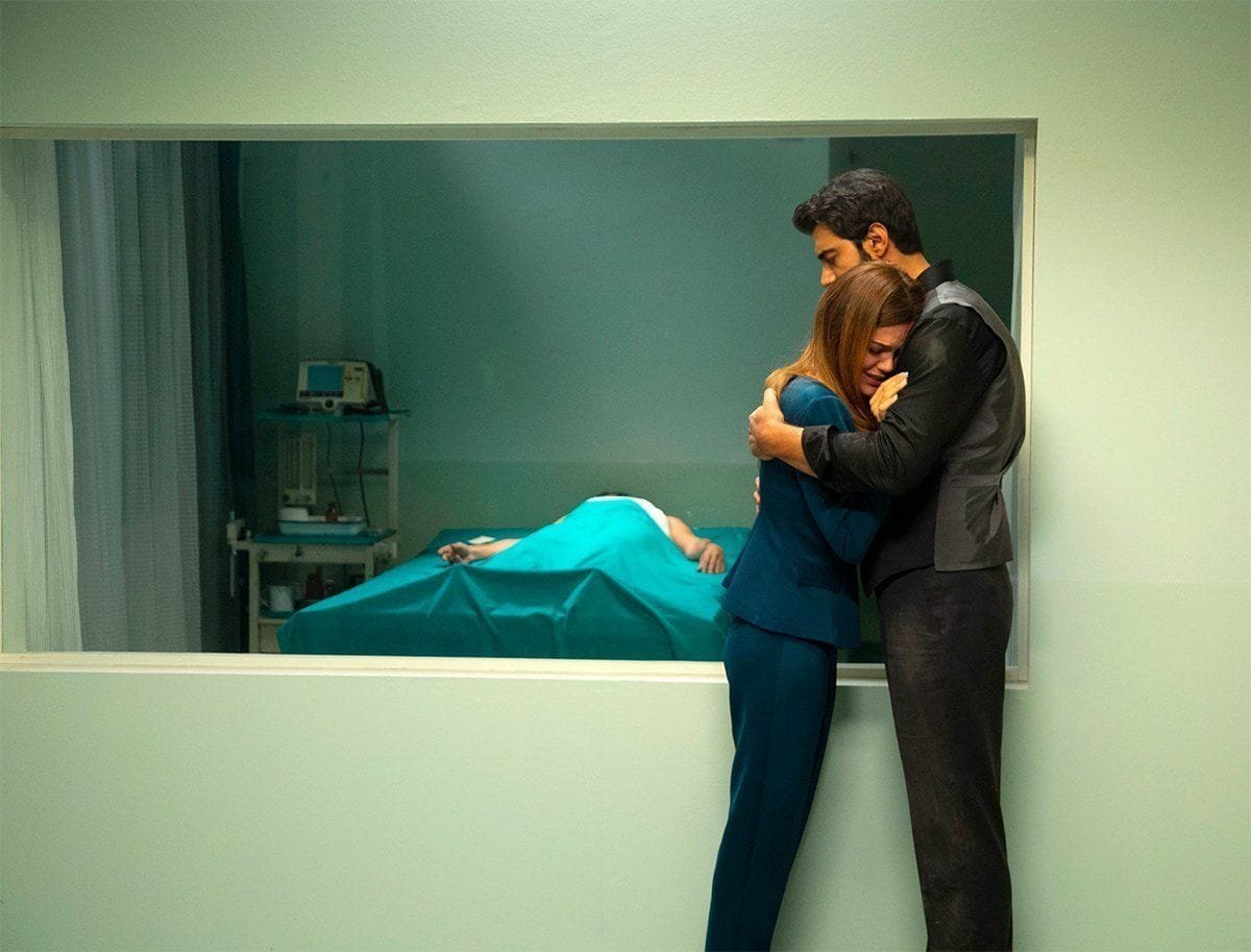 avance-tierra-amarga-2-6-mayo10 Avance semanal en fotos de 'Tierra Amarga' del 2 al 6 de mayo: Yilmaz se muere declarando su amor a Züleyha mientras Fekeli se hunde y Müjgan llora su pérdida