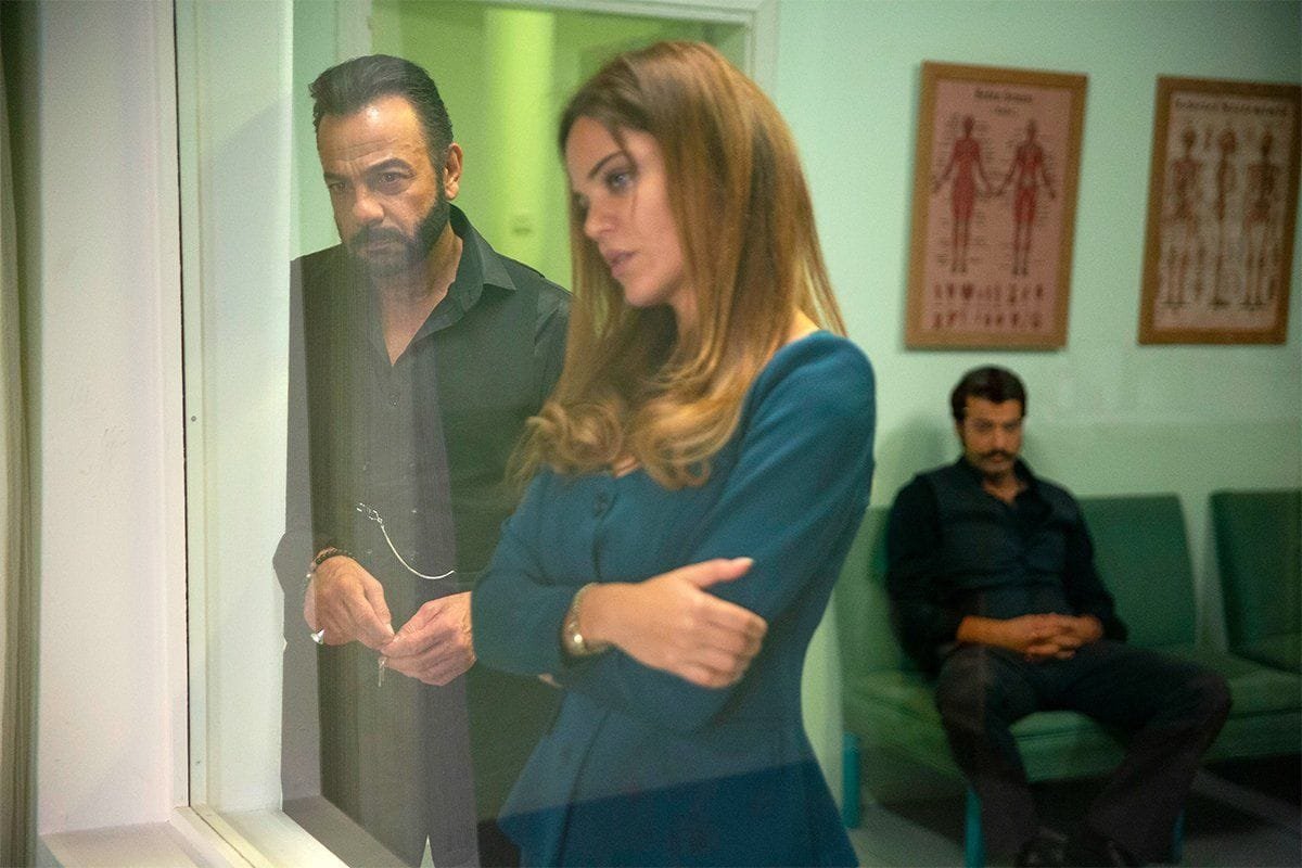 avance-tierra-amarga-2-6-mayo11 Avance semanal en fotos de 'Tierra Amarga' del 2 al 6 de mayo: Yilmaz se muere declarando su amor a Züleyha mientras Fekeli se hunde y Müjgan llora su pérdida