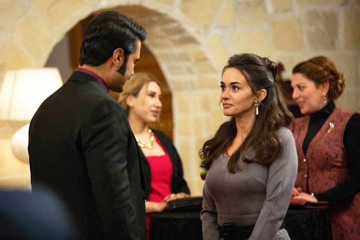 avance-tierra-amarga-8-13-mayo_4 Avance semanal de 'Tierra Amarga' del 9 al 13 de mayo: Demir siente un flechazo con la nueva doctora mientras Fikret descubre que Demir es su hermano