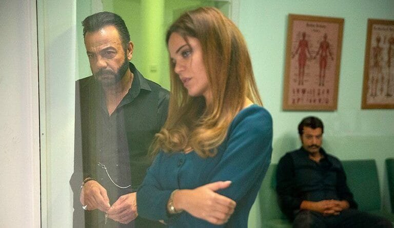 Avance ‘Tierra Amarga’: Demir no se separa de Zuleyha mientras Yilmaz lucha por su vida