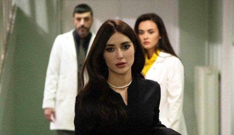 Avance ‘Tierra Amarga’: Müjgan saca su peor lado y echa de la pequeña mansión a Çetin y Gülten