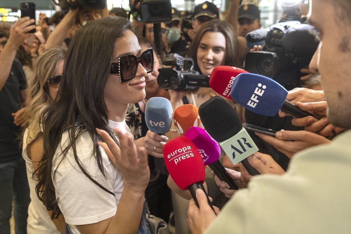 chanel-eurovision-llega-españa_1 Chanel aterriza en España y es recibida por una multitud de fans en el aeropuerto de Madrid