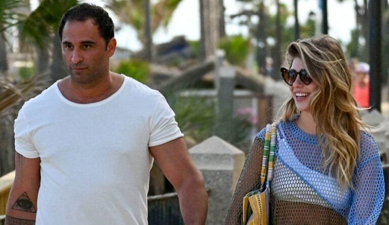 Anita Matamoros pillada con su novio por las playas de Marbella