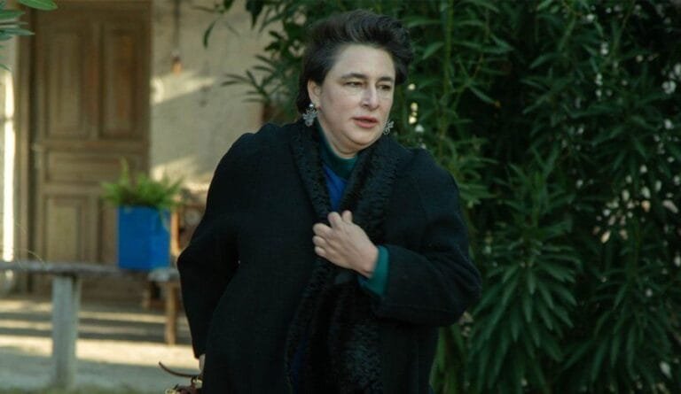 Avance ‘Tierra Amarga’: Behice huye cuando todos descubren que es la asesina de Hünkar