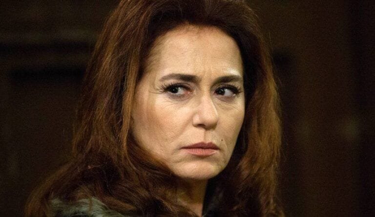 Avance ‘Tierra Amarga’: Sevda encuentra la carta que escribió Friket y dejó en el coche de Züleyha