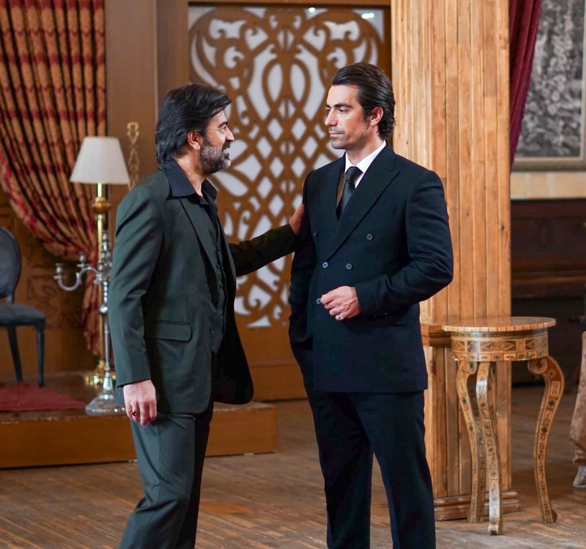 avance-semanal-tierra-amarga-28-noviembre-2-diciembre_11 Avance semanal en fotos de ‘Tierra Amarga’ del 28 de noviembre al 2 de diciembre: Dos trágicas muertes golpean de nuevo a los Yaman con la llegada de un nuevo villano Çukurova