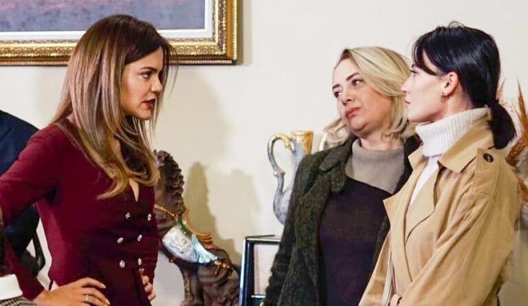 Avance ‘Tierra Amarga’: Sermin arremete contra Züleyha mientras visita a Mehmet en la cárcel