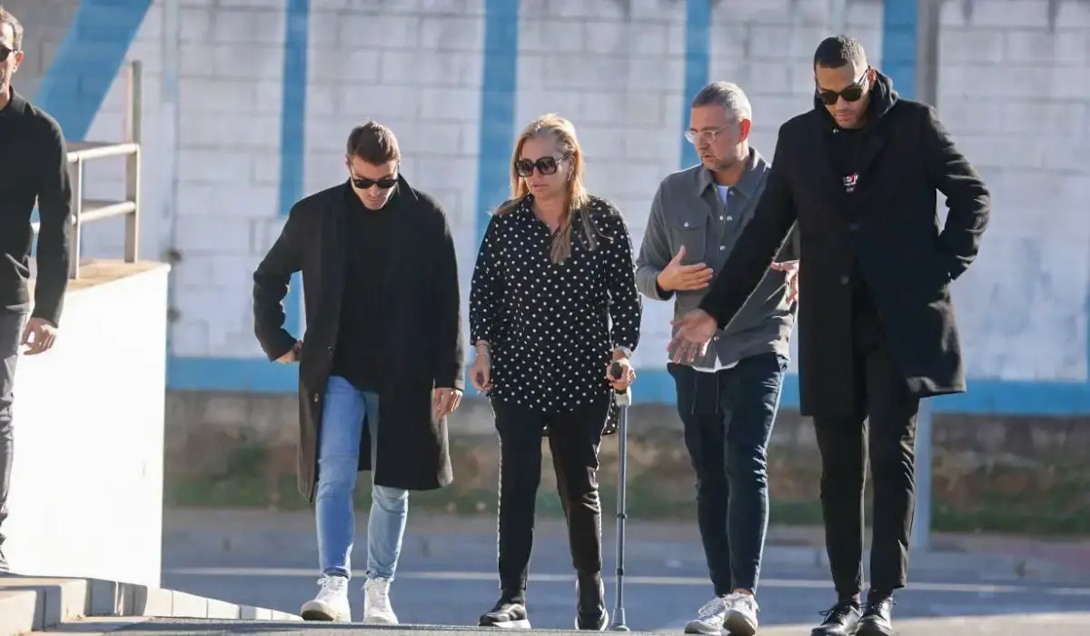 familiares-anabel-pantoja-despedida-padre_4 Belén Esteban y Yulen Pereira arropan a Anabel Pantoja en el último adiós a Bernardo Pantoja