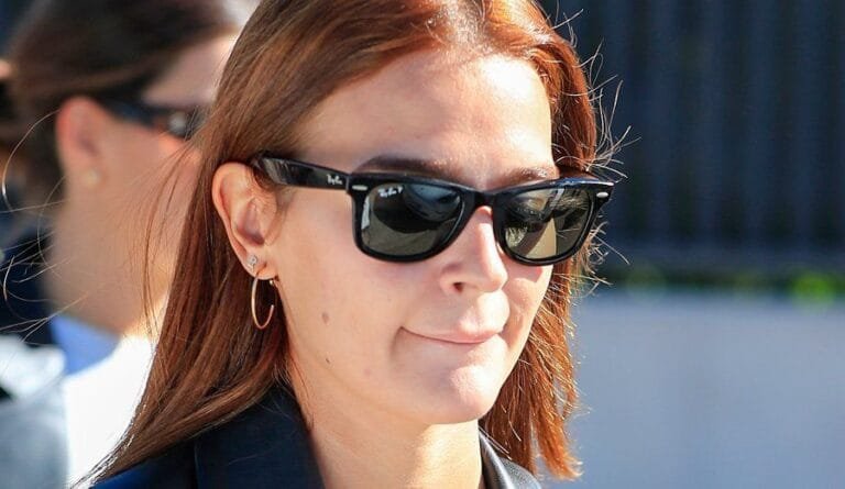 Laura Escanes reaparece llorando y con un mensaje oculto tras sus fotos con Álvaro de Luna