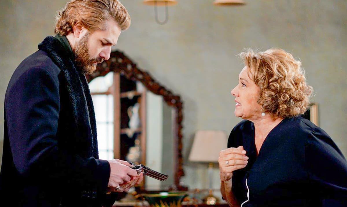 avance-semanal-5-9-diciembre-tierra-amarga7 Avance semanal de ‘Tierra Amarga’ del 5 al 9 de diciembre: Saniye y Gülten fallecen atropelladas mientras Züleyha denuncia a Colak y lo lleva ante la fiscal