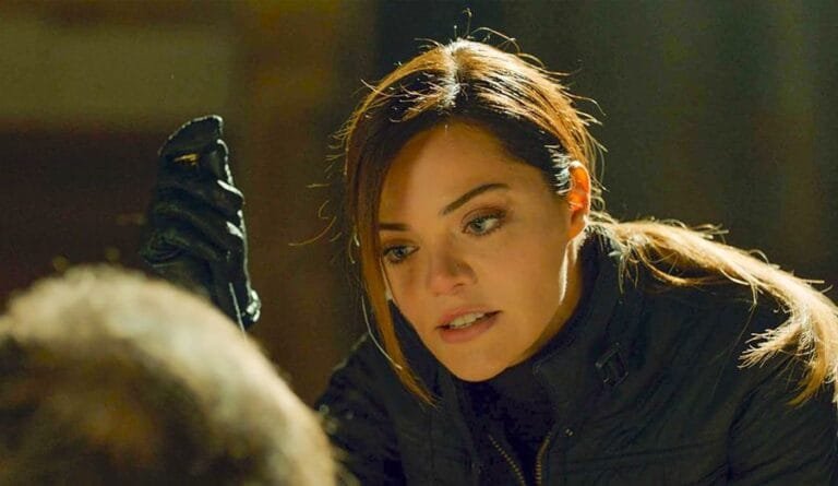 Avance ‘Tierra Amarga’: Züleyha captura a Erdil y lo azota con una fusta