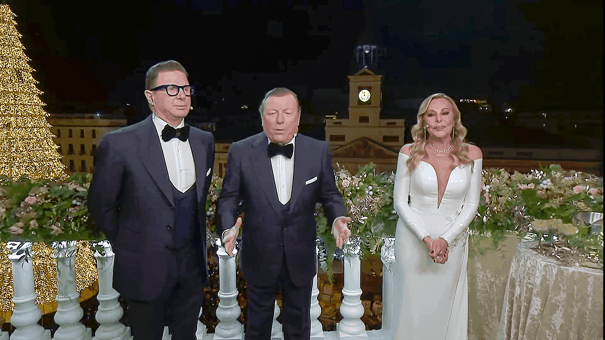 ana-obregon-campanadas5 Así ha sido el look de Ana Obregón en las Campanadas 2022-2023