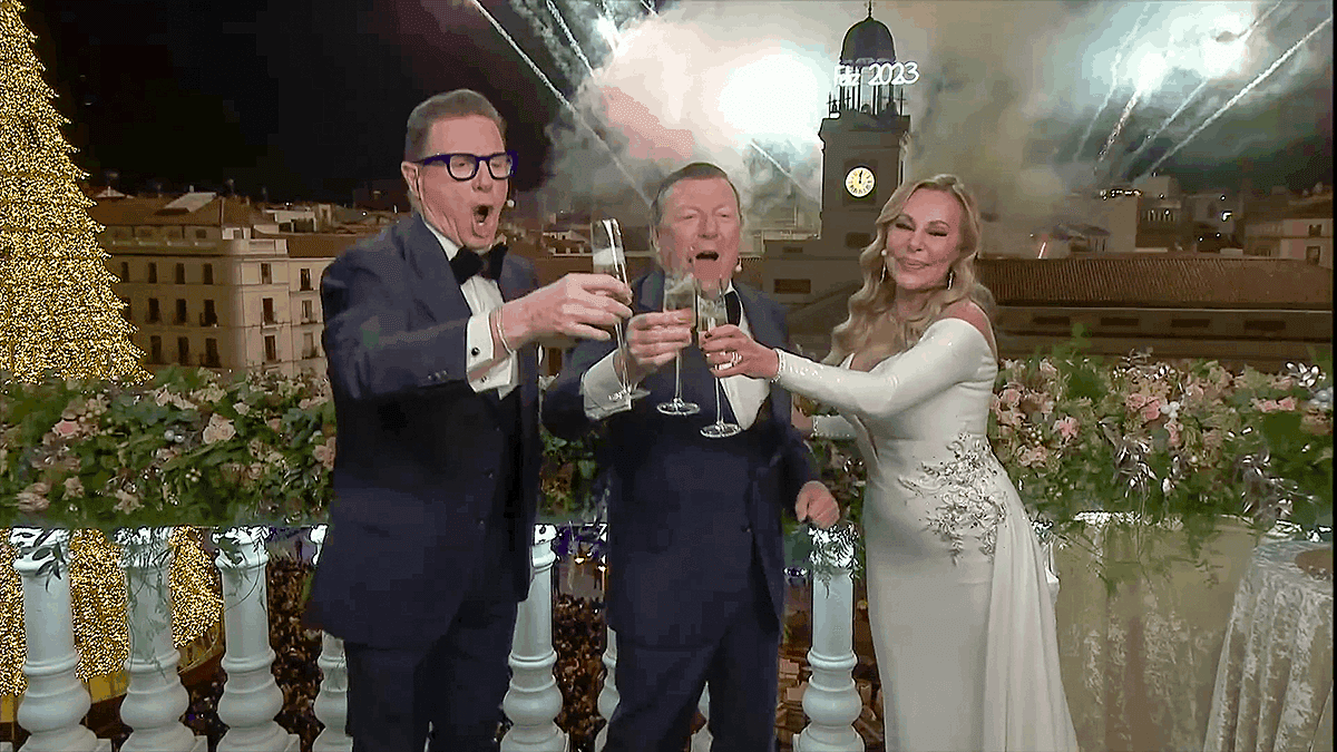 ana-obregon-campanadas6 Así ha sido el look de Ana Obregón en las Campanadas 2022-2023