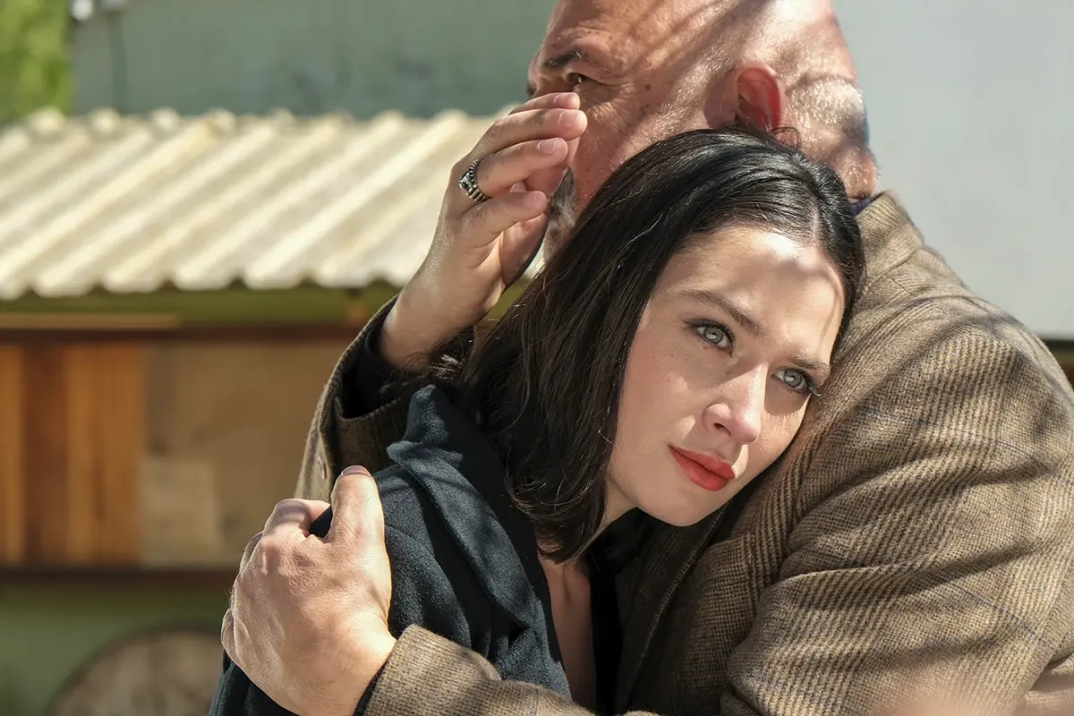 avance-tierra-amarga-16-20-enero_13 Avance 'Tierra Amarga': Hakan golpea salvajemente a Bahap, ha descubierto su obsesión por Züleyha