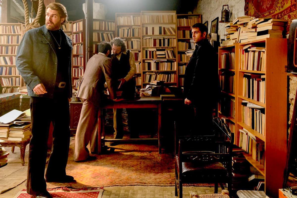 avance-tierra-amarga-2-5-enero_16 Avance 'Tierra Amarga': Vahap, escondido, ve como Colak comete un terrible crimen