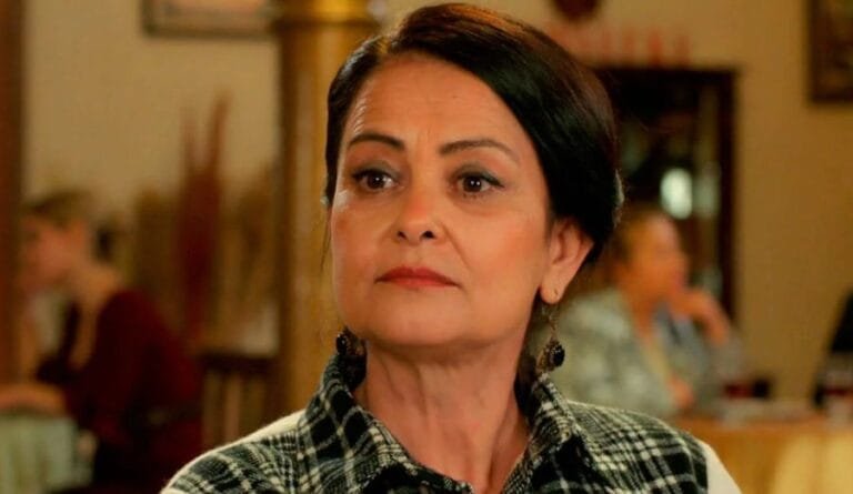 Fallece la actriz Emel Atici, quien daba vida a una de las amigas de Sermin en ‘Tierra Amarga’