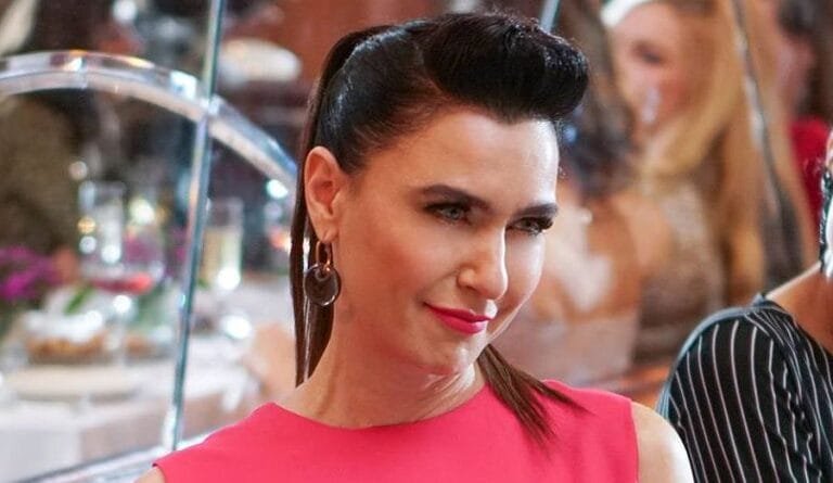 Avance ‘Pecado Original’: Ender miente a sus amigas y aparenta que sigue con su vida de lujos…