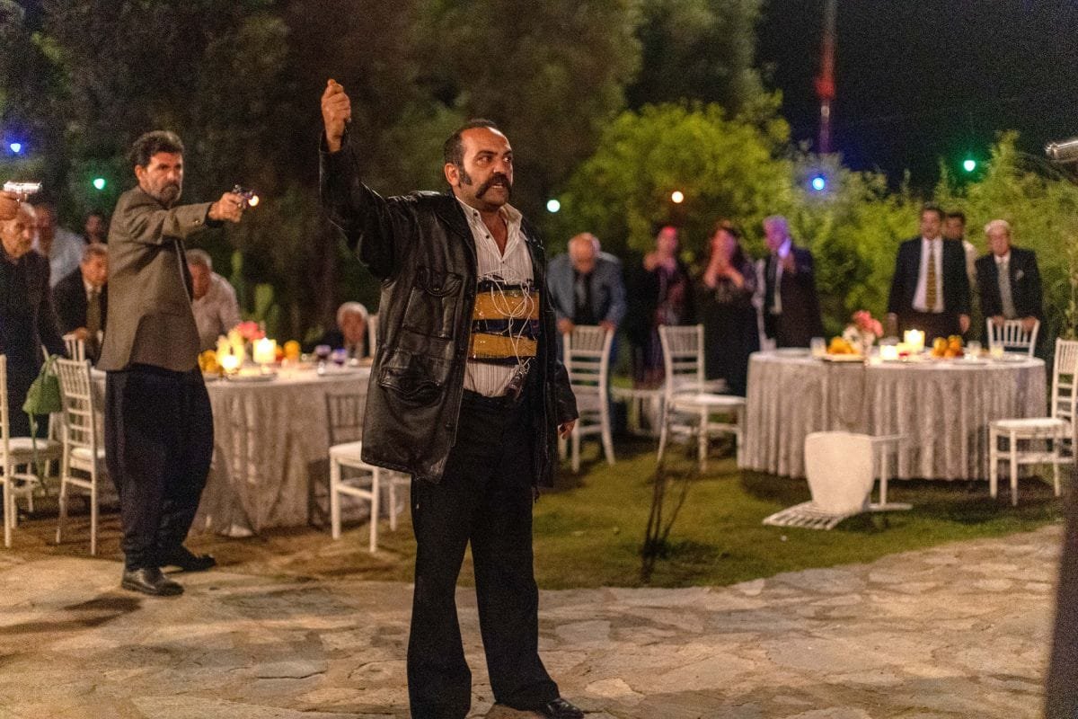 Avance del capítulo final de 'Tierra Amarga': Vahap irrumpe en la boda con una bomba