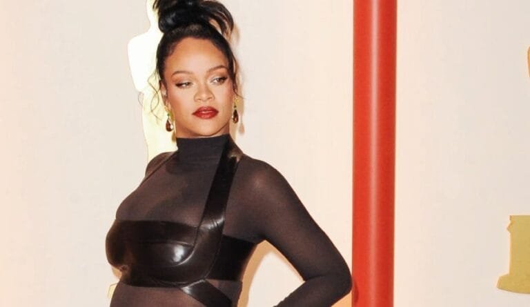 El espectacular look de Rihanna con su tripita de embarazada en la alfombra roja de los Premios Oscar 2023
