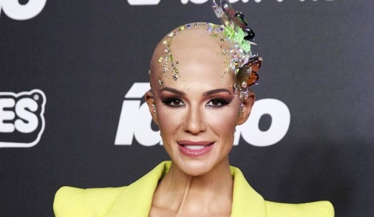 Tamara Gorro aparece en los Premios Ídolo con la cabeza calva a modo de reivindicación