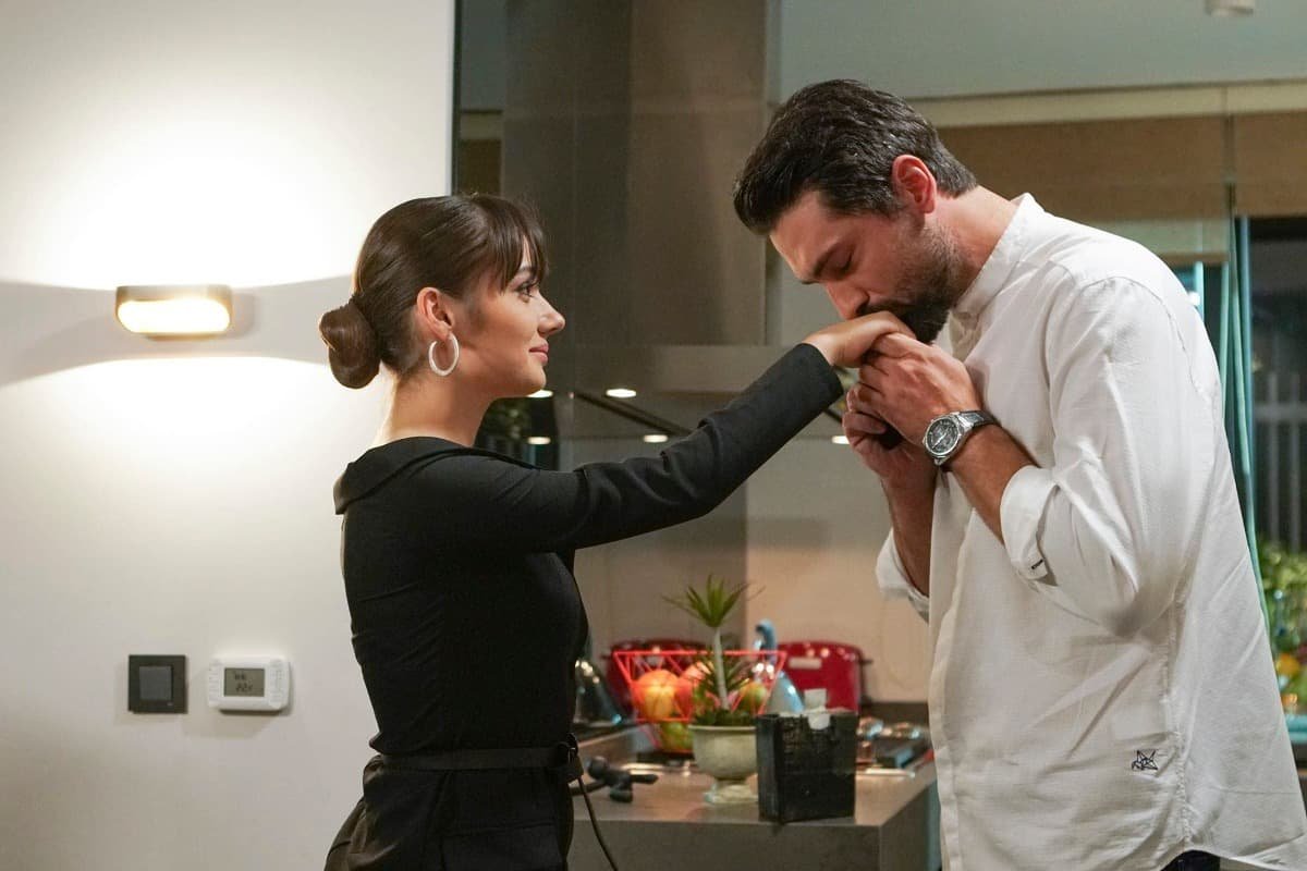 avance-semanal-pecado-original-17-21-abril_23 Avance semanal de 'Pecado Original' del 17 al 21 de abril: Alihan y Zeynep anuncian su compromiso mientras Yildiz finge estar embarazada para recuperar a Halit