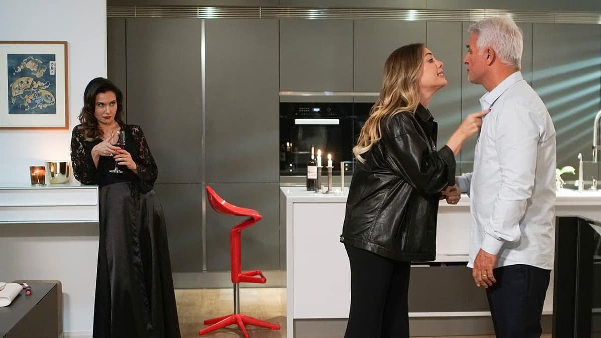 avance-semanal-pecado-original-17-21-abril_4 Avance semanal de 'Pecado Original' del 17 al 21 de abril: Alihan y Zeynep anuncian su compromiso mientras Yildiz finge estar embarazada para recuperar a Halit