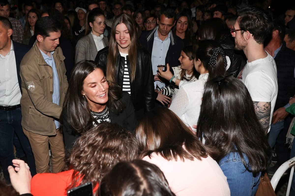 Así fue la visita de los Reyes, Leonor y Sofía a Chinchón por Semana Santa