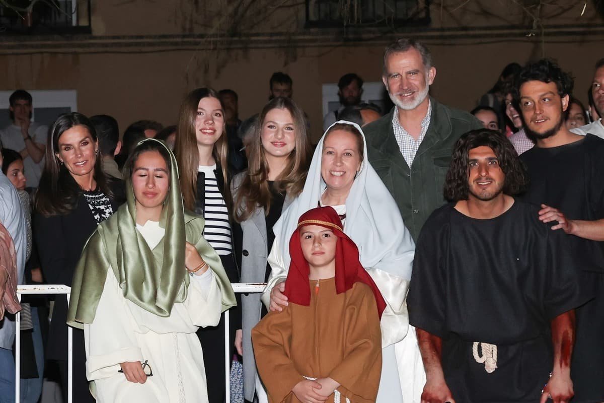 Así fue la visita de los Reyes, Leonor y Sofía a Chinchón por Semana Santa