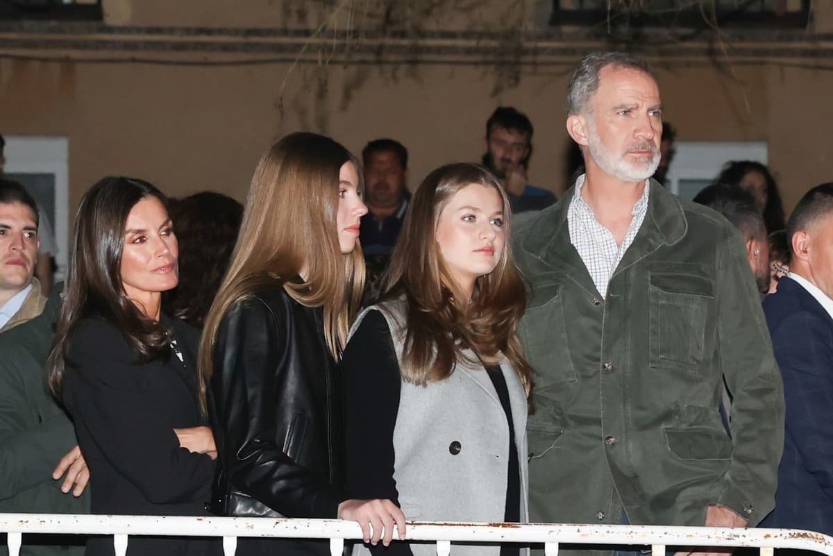 Así fue la visita de los Reyes, Leonor y Sofía a Chinchón por Semana Santa