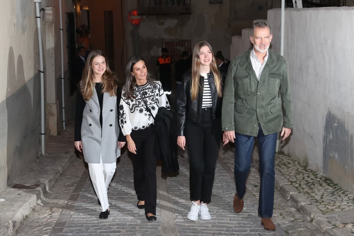 Así fue la visita de los Reyes, Leonor y Sofía a Chinchón por Semana Santa