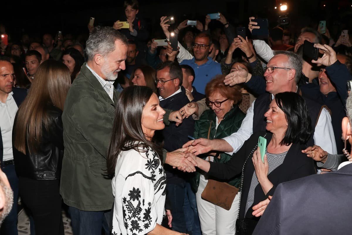 Así fue la visita de los Reyes, Leonor y Sofía a Chinchón por Semana Santa