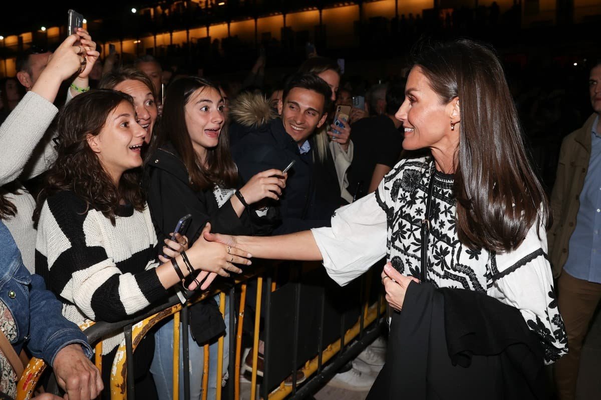 Así fue la visita de los Reyes, Leonor y Sofía a Chinchón por Semana Santa