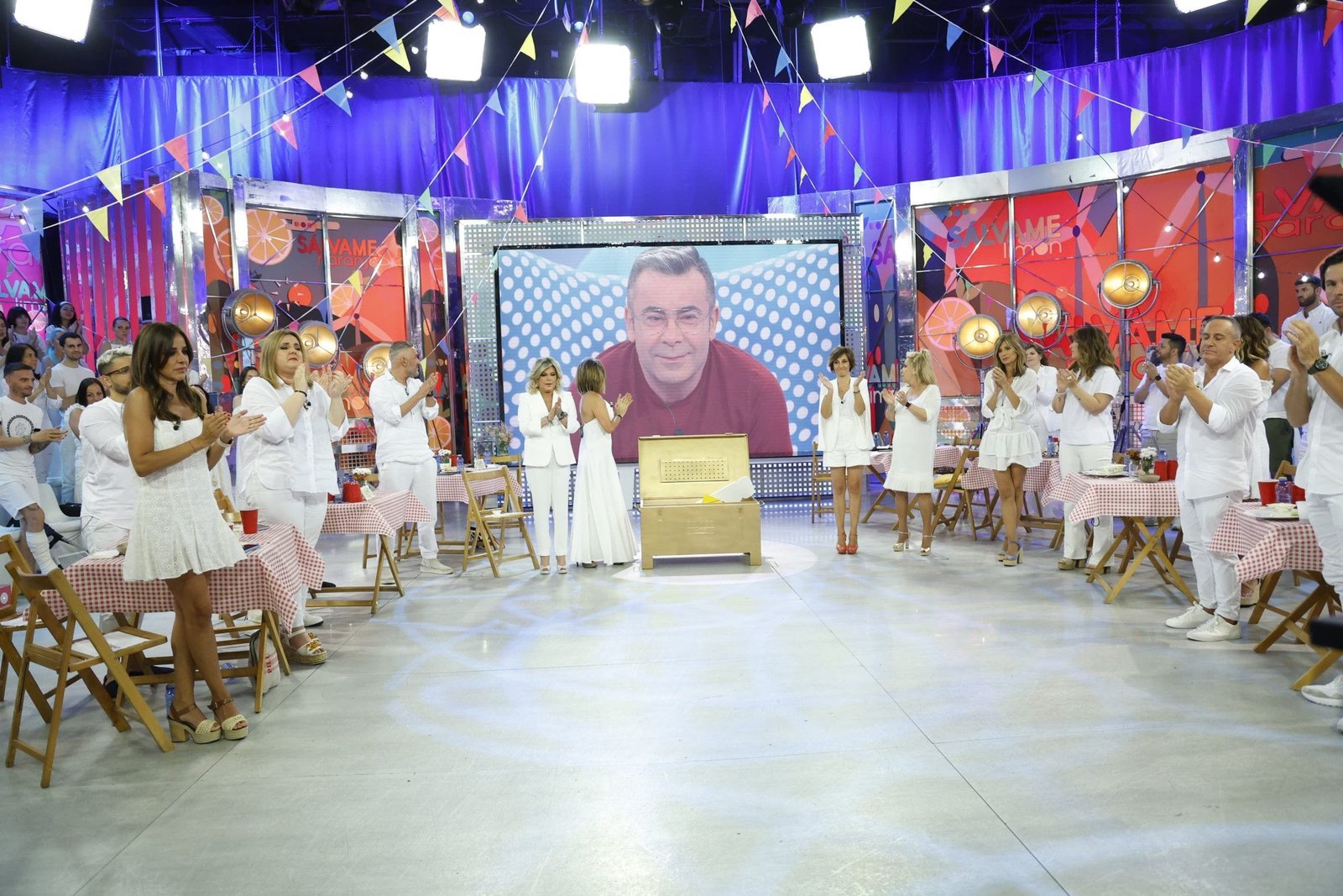 Salvame-ultimo-programa-17-scaled Las fotos del final de 'Sálvame' en Telecinco