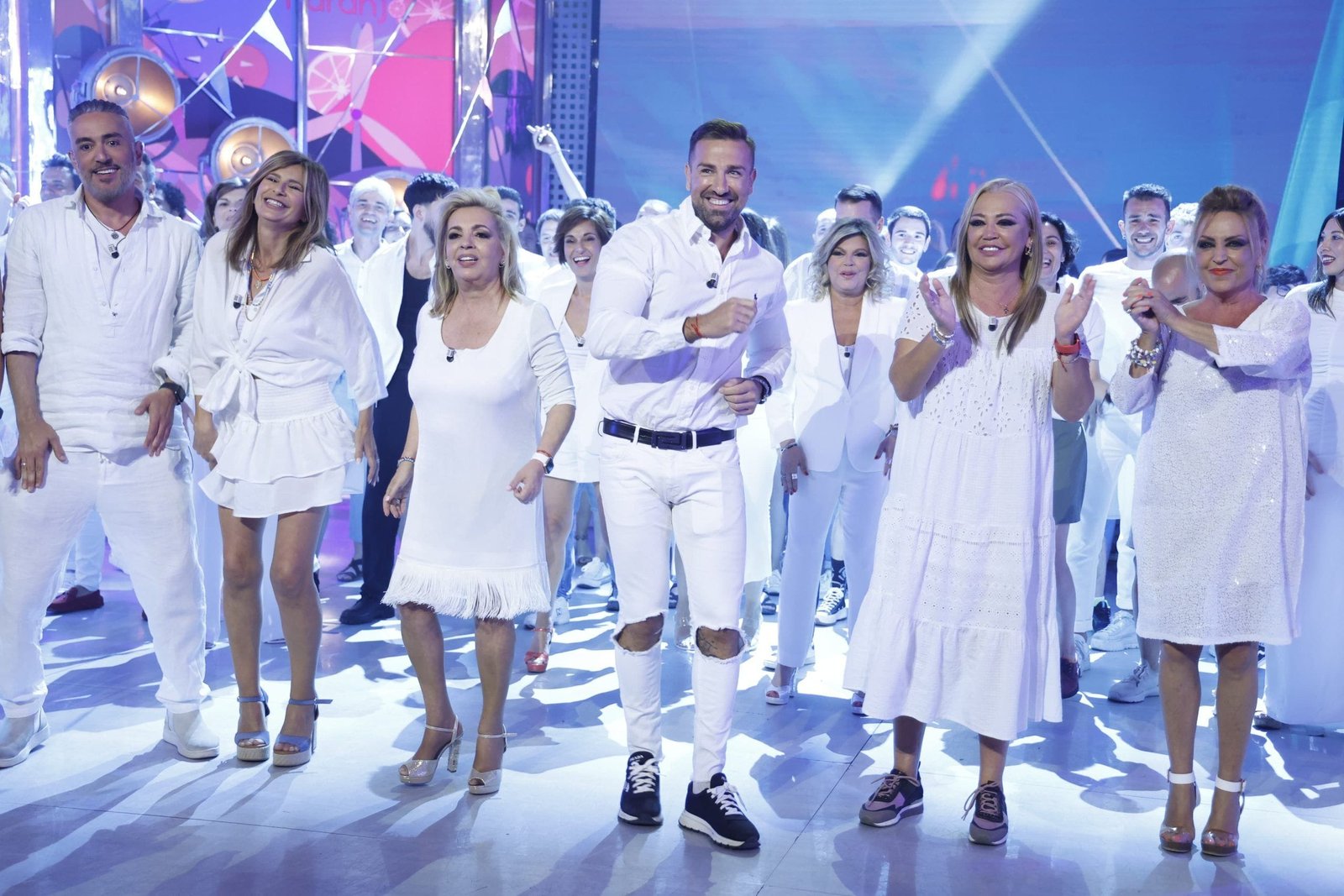 Salvame-ultimo-programa-24-scaled Las fotos del final de 'Sálvame' en Telecinco