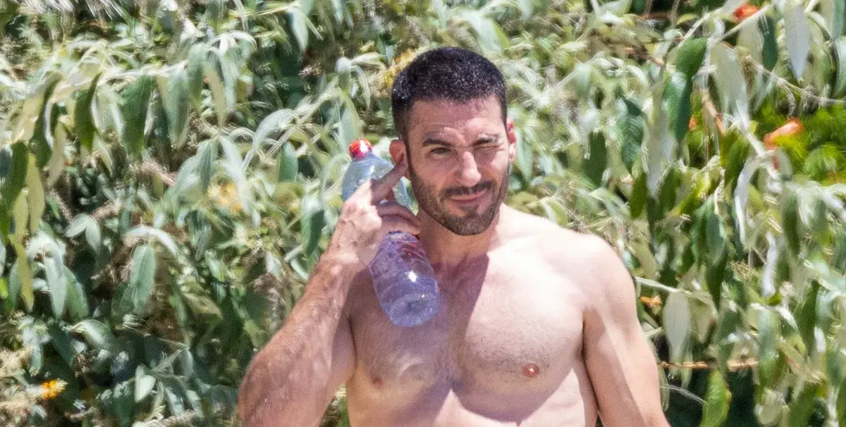 miguel-angel-silvestre-disfruta-vacaciones-ibiza2 Las fotos más sexys de Miguel Ángel Silvestre presumiendo de abdominales en Ibiza