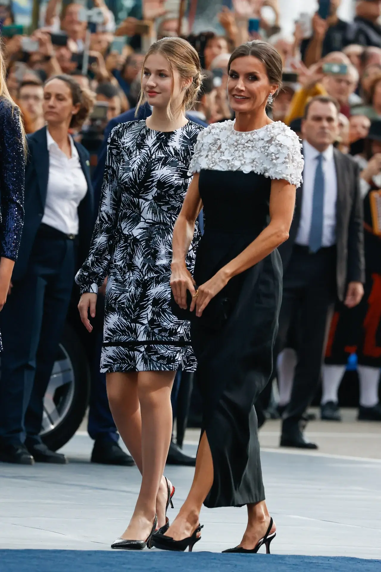 looks-letizia-premios-asturias-2 Los looks más aplaudidos de la Reina Letizia en los Premios Princesa de Asturias