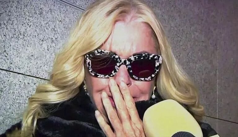 Bárbara Rey se rompe al hablar de su hijo en el tanatorio tras la muerte de su hermano