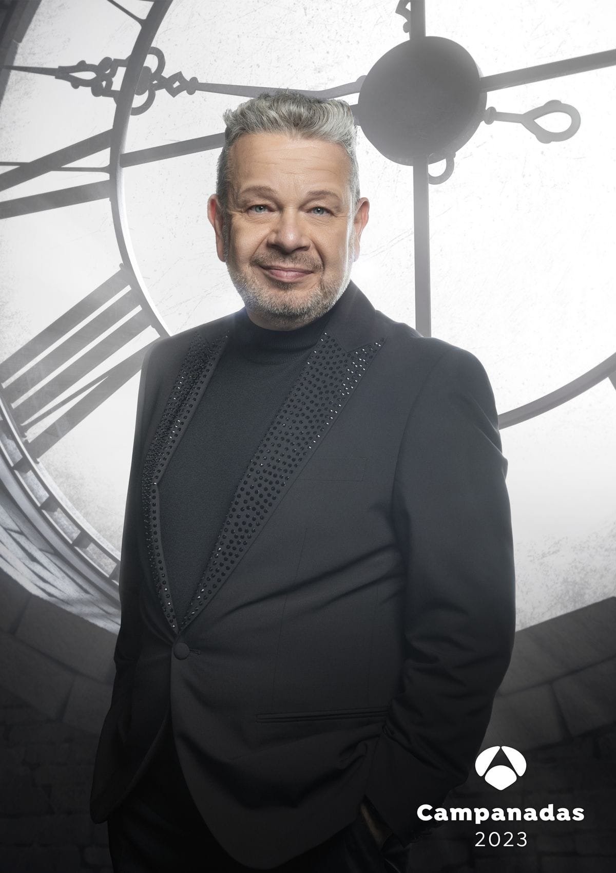 01_VERTICAL_CHICOTE_PPAL Así son las fotos de Cristina Pedroche y Alberto Chicote para las Campanadas 2023-2024 en Antena 3