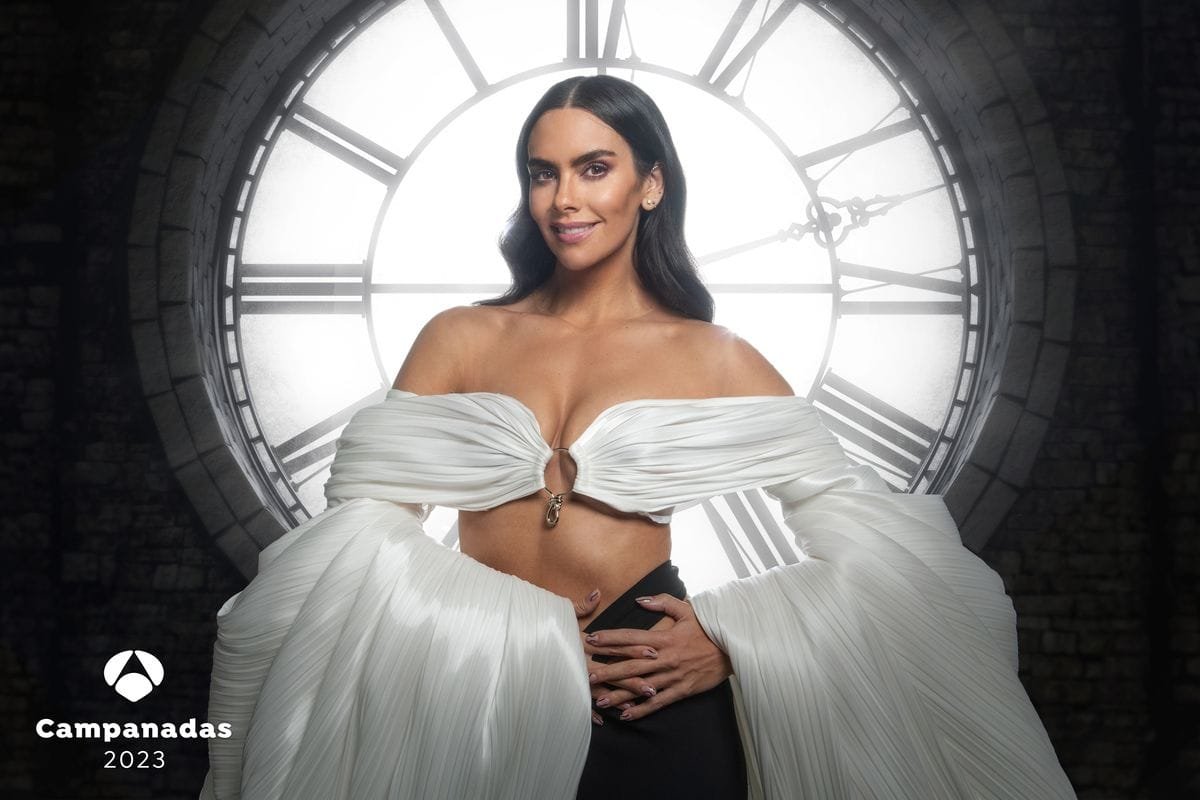 HORIZONTAL_PEDROCHE_ALTERNATIVA_02 Así son las fotos de Cristina Pedroche y Alberto Chicote para las Campanadas 2023-2024 en Antena 3