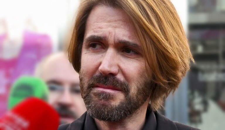 Manuel, hijo de Concha Velasco, no puede contener las lágrimas hablando de su madre: «Se ha muerto con una mano cogida a mí»