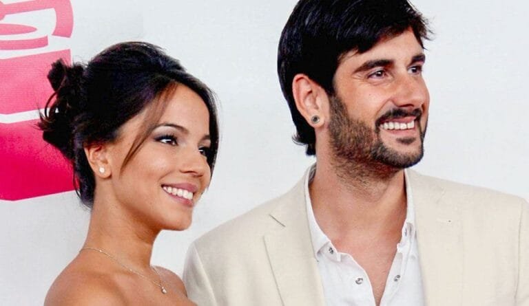 Melendi y su familia celebran la Navidad con una tierna foto junto a sus 5 hijos