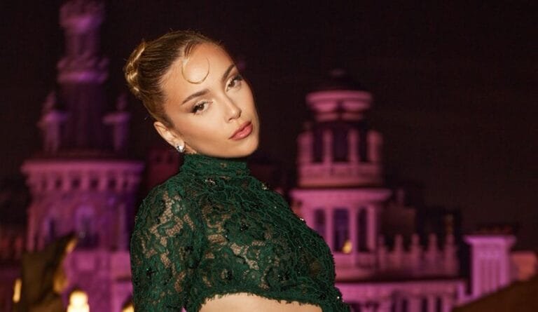 Así ha sido el impresionante look de Ana Mena para su debut en las Campanadas 2023-2024