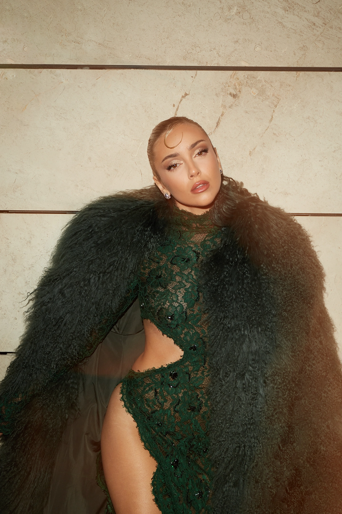 ana-mena_campanadas_2024_1 Así ha sido el impresionante look de Ana Mena para su debut en las Campanadas 2023-2024