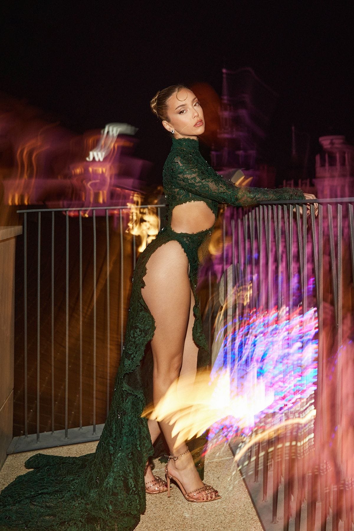 Así ha sido el impresionante look de Ana Mena para su debut en las Campanadas 2023-2024