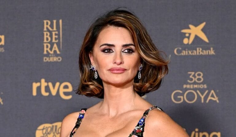 Penélope Cruz vuelve a ser la musa de Chanel en los Premios Goya 2024