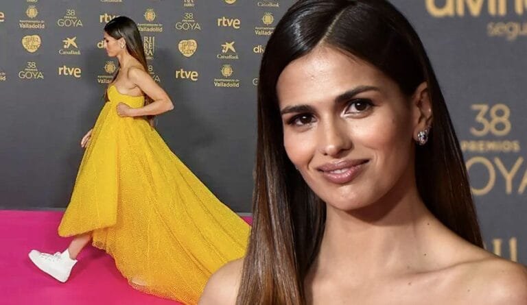 Sara Sálamo sorprende en la alfombra roja de los Premios Goya 2024 con unas zapatillas Converse