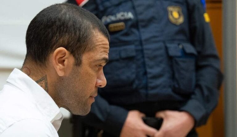 Dani Alves paga la fianza de un millón de euros y su salida de prisión es inminente