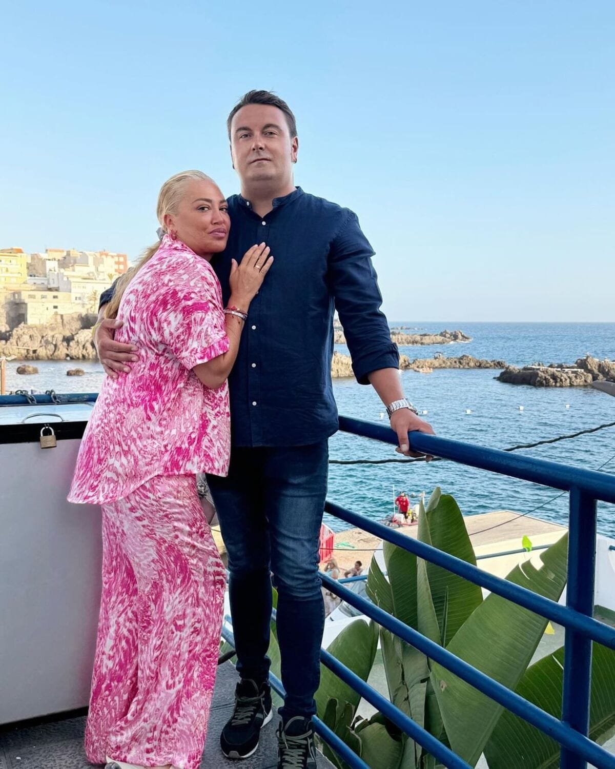 Belén Esteban abre el álbum de fotos de sus espectaculares vacaciones en Tenerife junto a Miguel