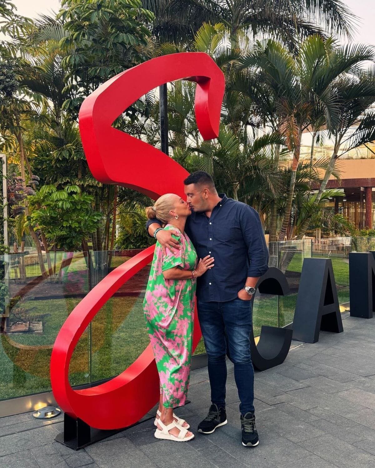 Belén Esteban abre el álbum de fotos de sus espectaculares vacaciones en Tenerife junto a Miguel